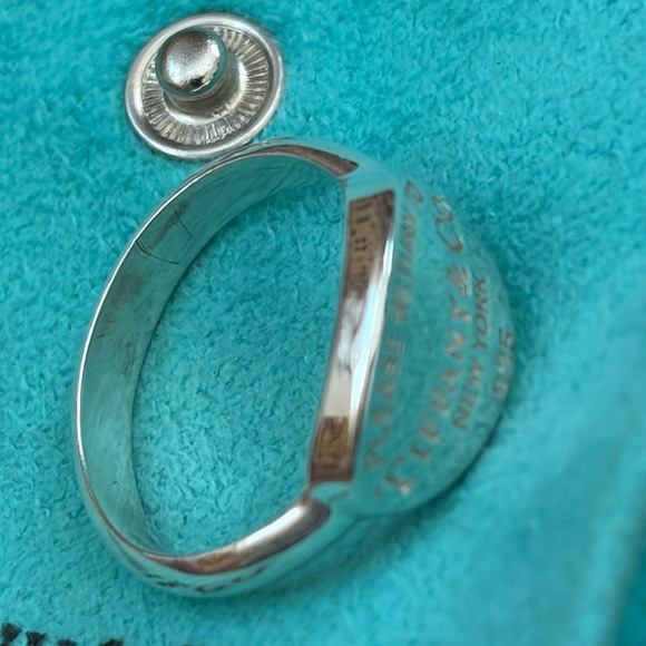 Tiffany & Co. VINTAGE perfect condition Sterling Silver Oval Signet Ring - Picture 6 of 7